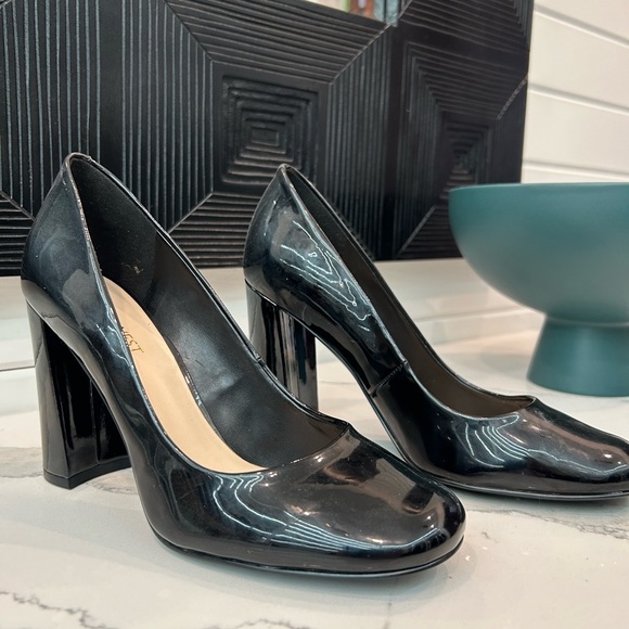 Black patent Nine West heels, never worn. - Picture 3 of 5